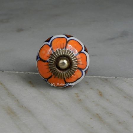 Sulfur Cinquefoil Knob