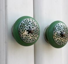 Pea Green Strewn Flat Knob