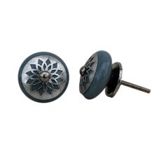 Grey Strewn Flat Knob