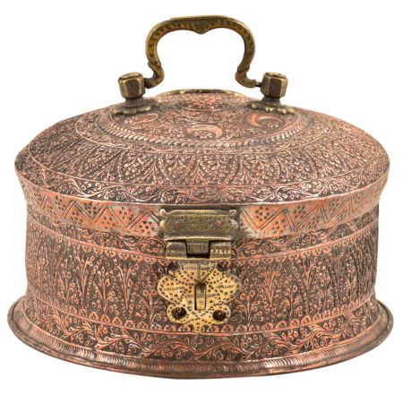 Handcrafted Embossed Copper Floral Decoration Pandaan Betal Box