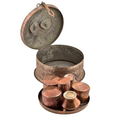 Hand Tooled Copper Floral Decoration Pandaan Betal Box
