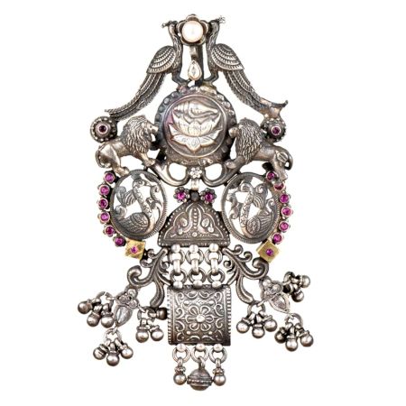 92.5 Saterling Silver Pendant Traditional Motifs Lions, Peacocks, Ducks With Lotus flower In Centre