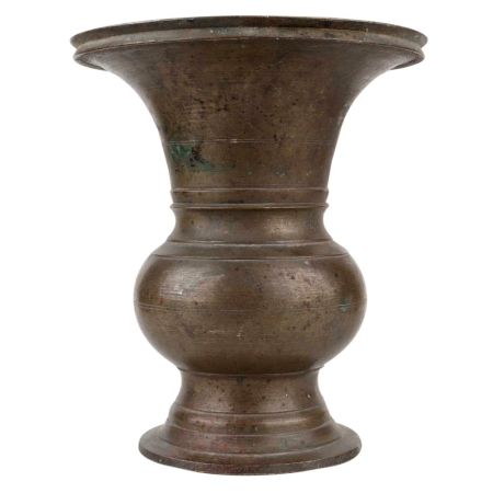 Traditional Bass Pot With A wide Mouth And Engraved Spiral Lines