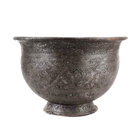 Old Copper Pot Engraved Floral Pattern And Round Base