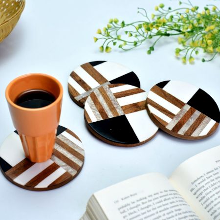 Wooden And Resin Geometric Coasters Set of 4 Kitchen Accessory