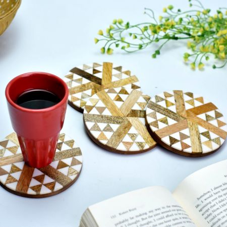 Wooden And Resin Beige Coasters With Triangle Motifs In Set Of 4