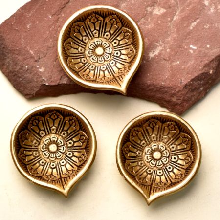 3 Pieces Festival Big Flower Engraved Diya Oil Lamp