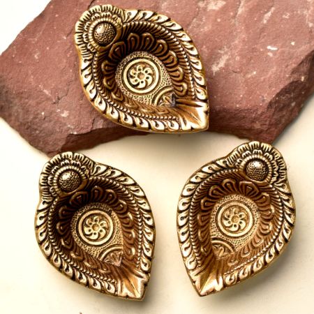 3 Pieces Intricate Leaf Shaped Diwali Decoration Diya