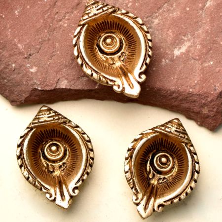 Pack of 3 Conch Oil Lamp Diya Or Puja Lamps