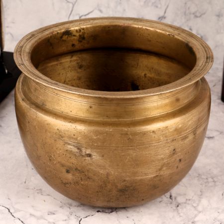Handmade Vintage Pot Made of High-Quality Brass