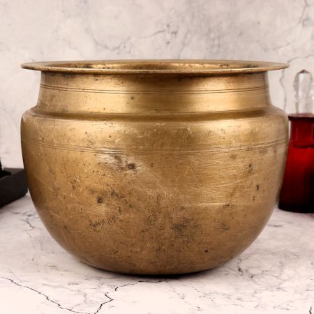 Handmade Vintage Pot Made of High-Quality Brass
