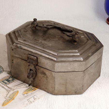 Handmade Brass Nickel Plated Paan Daan for Decoration