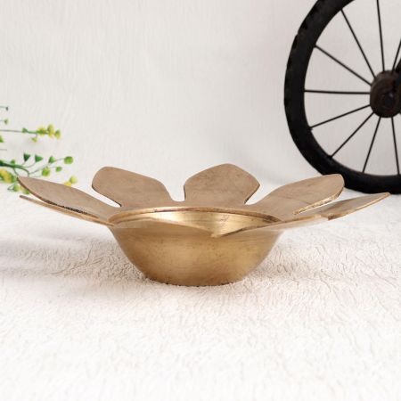 English Art Lotus Brass Pot for Candle Decoration