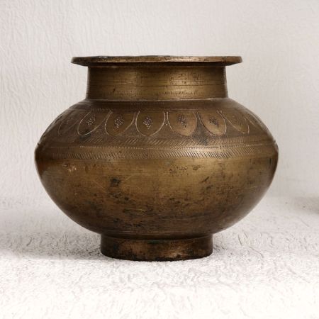 Engraved Brass Holy Water Pot for Flower Decoration