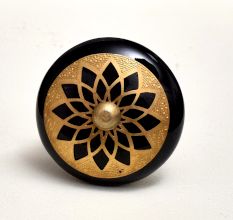 Black Strewn Flat Knob