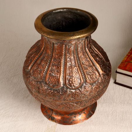 Engraved Finest Copper Pot in Islamic Art for Decoration