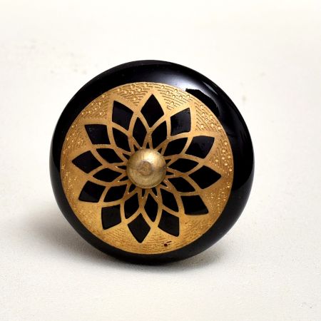 Black Strewn Flat Knob