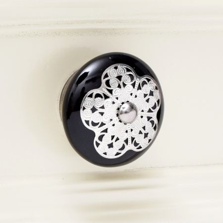 Black Strewn Flat Knob