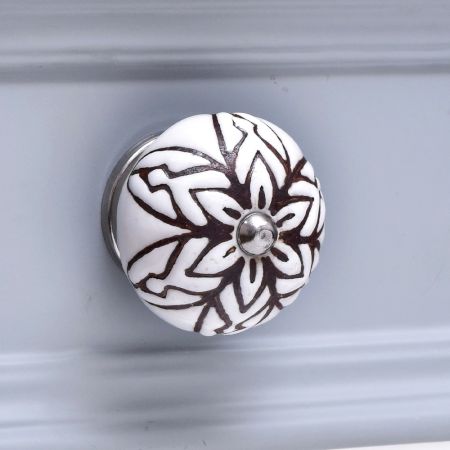 Brown Amarylis Floral Etched Ceramic Knobs