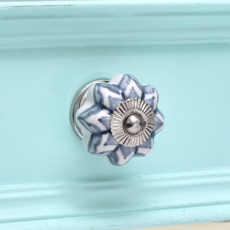 Grey Dahlia Medium Knob