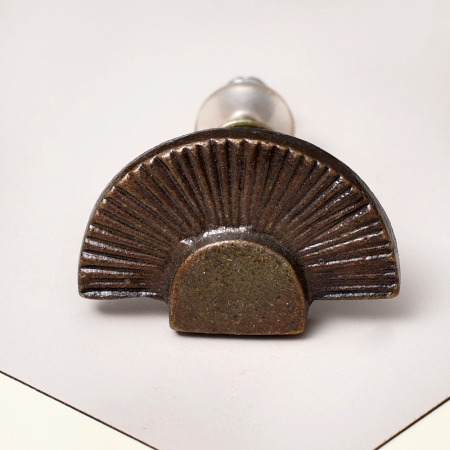 Decorative Iron Cabinet Knob in Unique Seashell Shape
