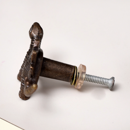 Dark Finish Decorative Iron Knob for Cabinet in Dinosaur Shape