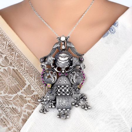 92.5 Saterling Silver Pendant Traditional Motifs Lions, Peacocks, Ducks With Lotus flower In Centre