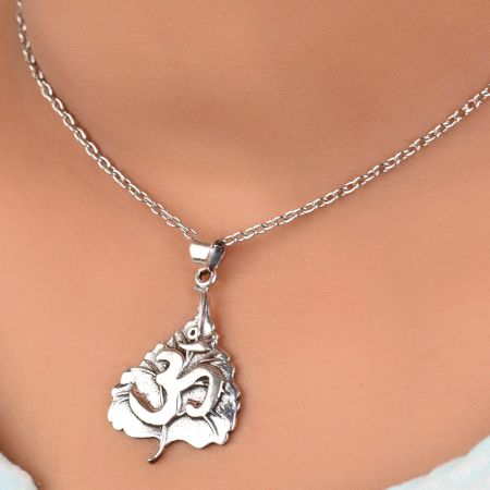Hand Crafted 92.5 Sterling Silver Leafy Aum Pendant