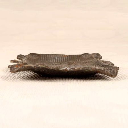 Traditional Finest Brass Ashtray Engraved with Lion for Decor