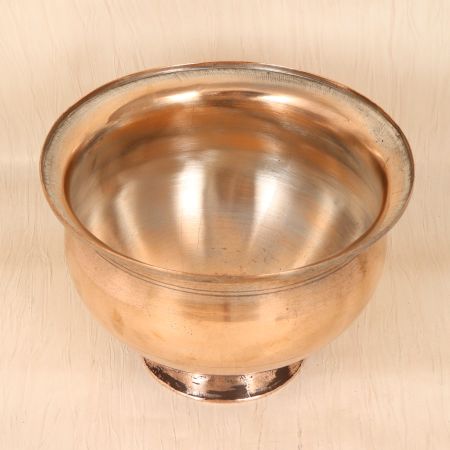 Shiny Fruit Serving Bowl Made of High-Quality Copper