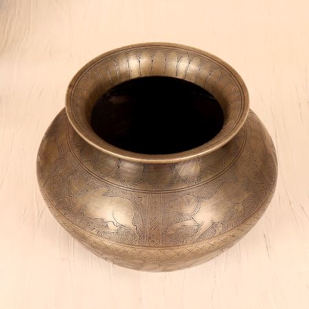 Engraved Brown Handmade White Metal Pot for Flower Decoration