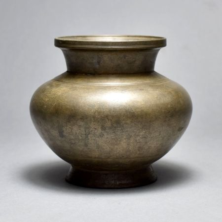 Plain Brass Water Pot for Home Decoration from Gujarat