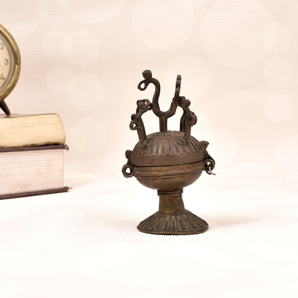 Vintage Finish Brass Sindoor Box with Lid for Decoration