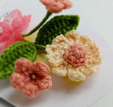 Cream Crochet Daisy With Peach Accents Tulle