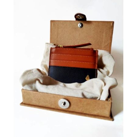 Sleek Navy Tan Cardholder With Refined Artistry