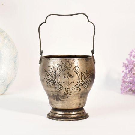 Handmade White Metal Bucket in English Art Style for Flower Decoration