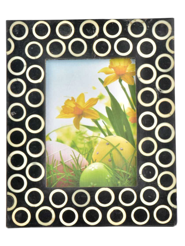 Photo Frames: Sentinels of Priceless Moments