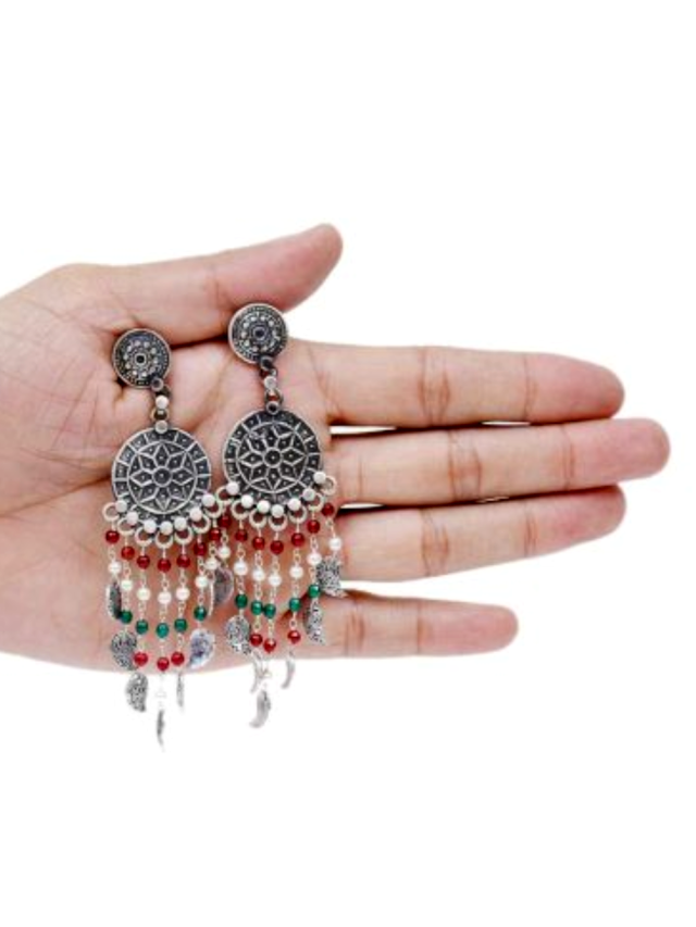 Silver Earrings: The Poise of Subtle Elegance